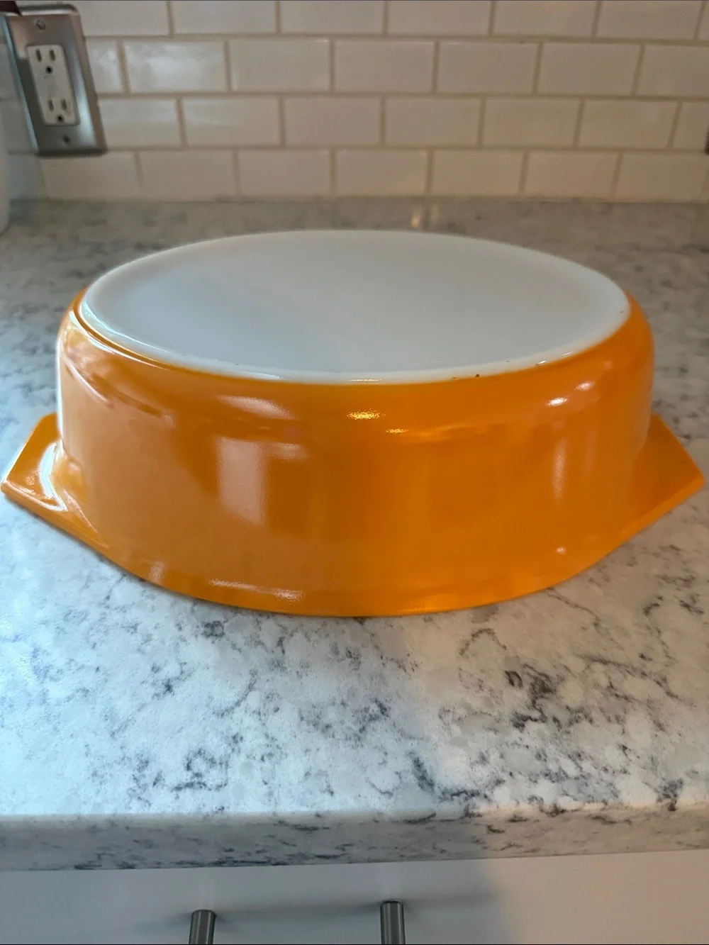 Vtg DAISY PYREX 045 2.5 quart Oval Yellow Casserole Dish